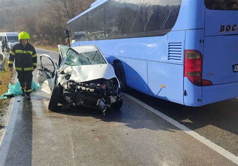 Te Ka Nesre A Kod Banjaluke U Sudaru Autobusa I Automobila Poginula