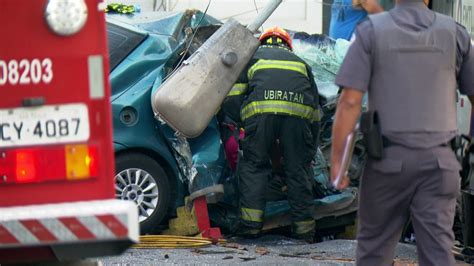 Acidente entre ônibus e carro deixa dois mortos em Santo André no ABC