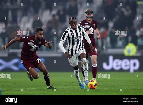 Denis Zakaria Du Juventus Fc Contrôle Le Ballon Lors De La Série Un