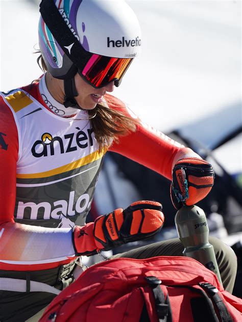 Swiss Alpine Ski Team - Yeah! 🇨🇭 Corinne Suter gewinnt zum Auftakt der