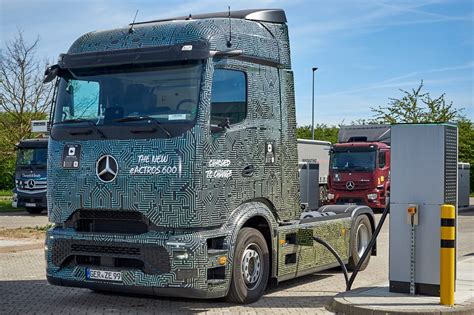 Mercedes Benz Eactros Charges With One Megawatt Electrive