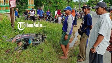 Kecelakaan Maut Tadi Pukul 07 45 Wib Pegawai Negeri Sipil Tewas