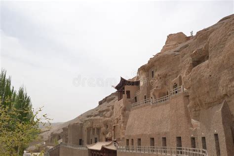 Cuevas De Mogao En Dunhuang En El Extremo Oeste Del Corredor Hexi