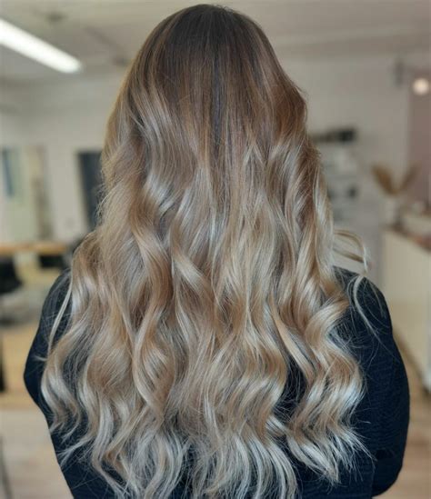 Creamy Champagne Blonde Hair Ideas You Need To See