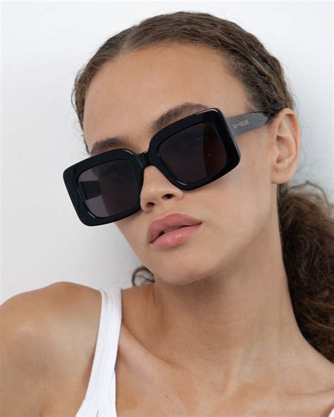 Lu Goldie — ‘mia Sunglasses In Black