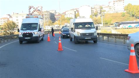 TIR ın kasasındaki camlar yola savruldu Trafik durma noktasına geldi