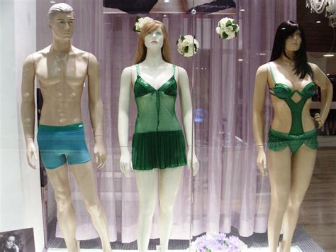 Vanité Lingerie Fruit de La Passion Flamenco Dancer