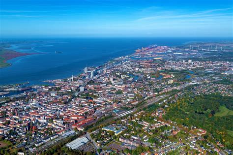 Bremerhaven Von Oben Stadtansicht Am Ufer Des Flu Verlaufes Weser In