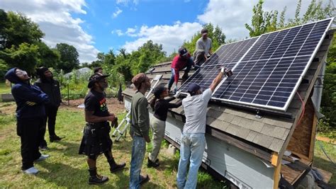 solar training academy aims   detroiters energy leaders