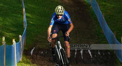 CAMPIONATI ITALIANI CICLOCROSS 2024 STEFANO VIEZZI VINCE TRA GLI