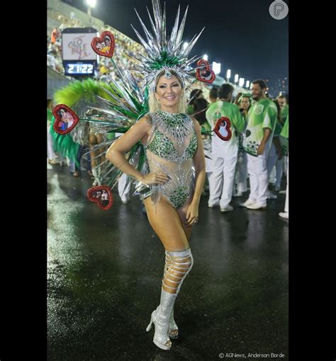 Ant Nia Fontenelle Presta Homenagem Aos Filhos E Neta Em Desfile Pela