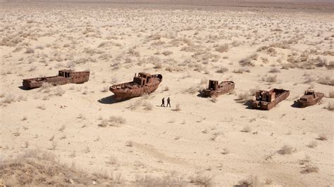 El Mar De Aral Se Convirti En Un Desierto Y En Una Par Bola Sombr A