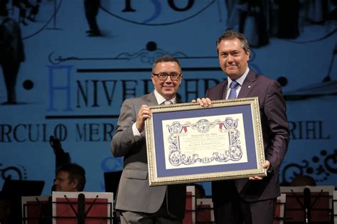 Gelán Noticias El Alcalde De Sevilla Juan Espadas Recibe La Insignia