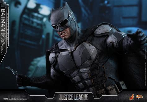 Get A Close Up Look At Batman S Tactical Suit In JUSTICE LEAGUE Thanks To Hot Toys GeekTyrant