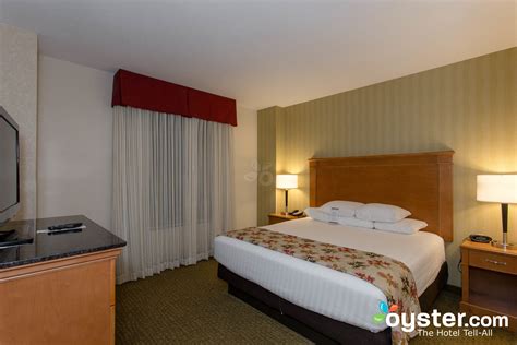 Drury Inn & Suites Orlando - The Indoor Outdoor Pool at the Drury Inn ...