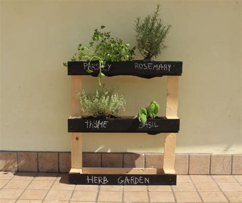 25 Simple Ways To Build A Pallet Planter