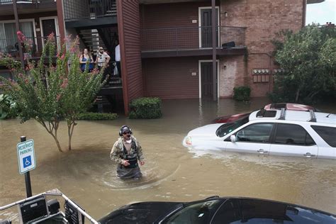 Gobernador Abbott Declara Desastre Para 23 Condados Después De Lluvias