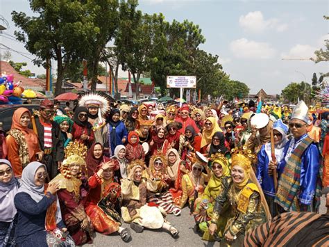 150 Utusan FPK Pelalawan Meriahkan Parade Bhinneka Tunggal Ika Di Pekanbaru