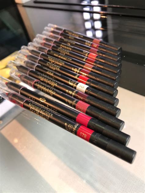 Свотч и обзор карандашей для губ от Chanel Le crayon levres | Алсу | Дзен
