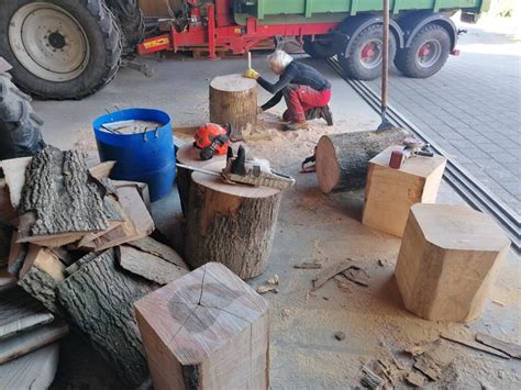 Holzhocker für eine Terrasse Amhof Forst GmbH