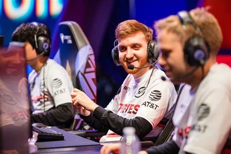 Thieves Sweeps Team Liquid In Lcs Final Wins First Trophy Win Gg