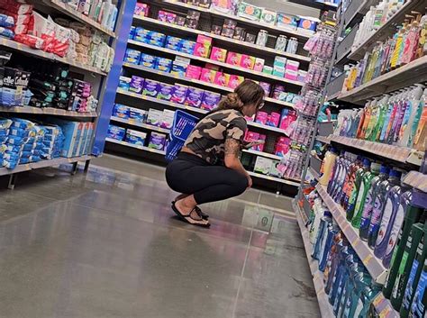 Petite Nerdy Burnette With Bubbly Ass Frontal And Kneeling Shots Spandex Leggings Yoga