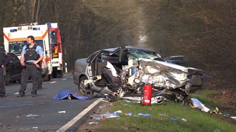 Langen Hessen Nach Flugzeugabsturz Tödlicher Unfall mit Polizeiauto