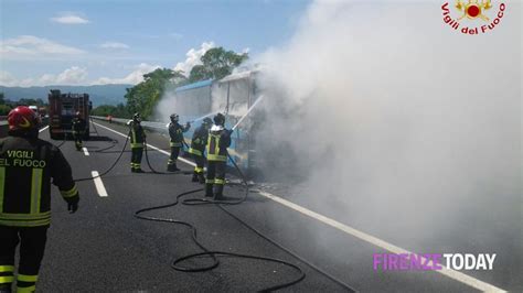 Autostrada A Autobus Prende Fuoco Sulla Firenze Mare Video