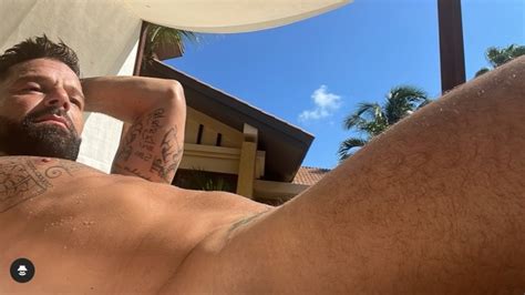 Sem Marquinha Ricky Martin Publica V Deo Tomando Sol Pelado Guia Gay