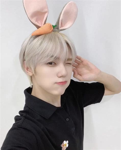 Instagram의 CRAVITY SEONGMIN UPDATES님 CYUTE BUNNY EARS