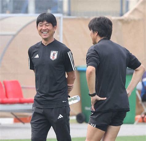 ＜サッカー日本代表練習＞笑顔の森保監督（撮影・西海健太郎） ― スポニチ Sponichi Annex サッカー