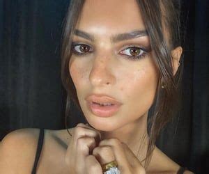 Emily Ratajkowski In An Orange Bikini At The Beach In Miami 07 21 2018 Celeb Central Pretty