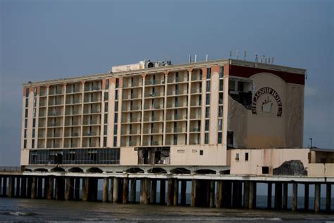 Galveston S Flagship Hotel Pier Could Become Amusement Park