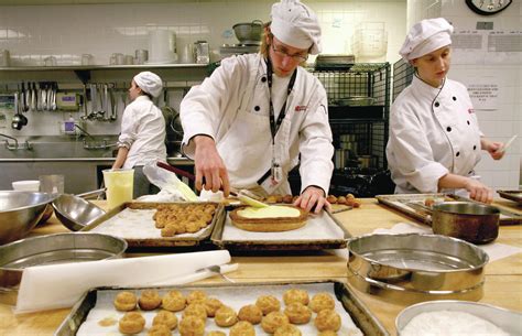 Pastry Chef Schools Offer Tasty Career Options - Recipes 2 All - Need a ...