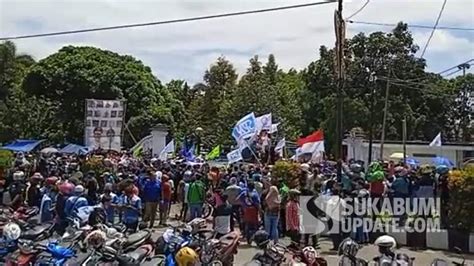 Kepung Pendopo Sukabumi Buruh Tolak Umk Minta Naik Sukabumi Update