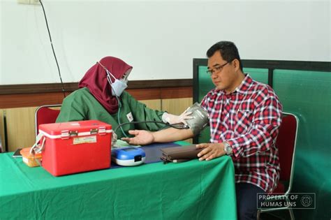 DWP UNS Gandeng PMI Kota Surakarta Selenggarakan Kegiatan Donor Darah