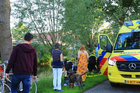 Rolstoelfiets Raakt Te Water In Hoogland Omstanders Schieten Te Hulp