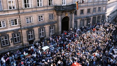 Hans Dietrich Genscher und DDR Flüchtlinge in Prag NDR de