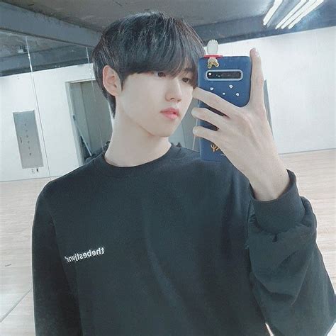 C9rookies Seo Yewang Mirror Selfie Selca Wallpaper Cute Boyfriend Icon