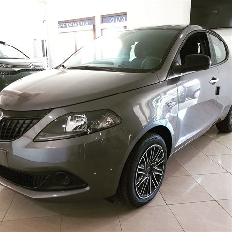 Lancia Ypsilon Silver Hybrid KM ZERO Store Auto Srl Vendita Auto