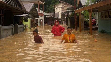 Breaking News Banjir Di Kampung Salo Kendari Sulawesi Tenggara Warga