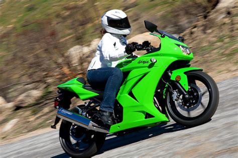 MOTORCYCLE REVIEW: Ninja 250R Gets a Makeover - Women Riders Now