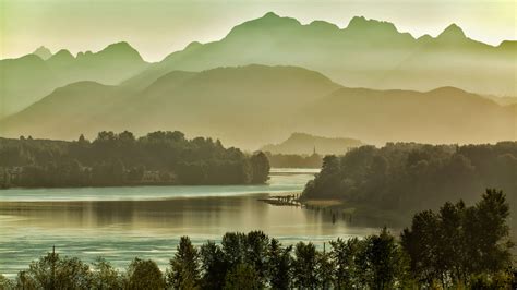 Fraser River East Of Vancouver Bc Canada Golden Ears Peaks Zwz