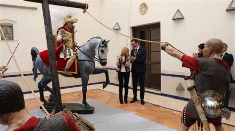 La Cofradía del Calvario presenta el grupo escultórico del Cristo de la