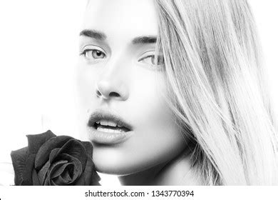 5 Hundred Nude Model Black White Rose Royalty Free Images Stock Photos Pictures Shutterstock