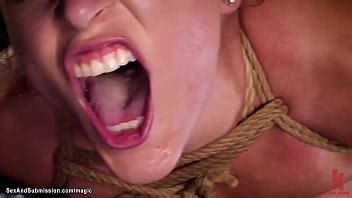 La MILF Major Con Enormes Tetas Dee Williams Contrata Al Musculoso Quinton James Para Atar Y