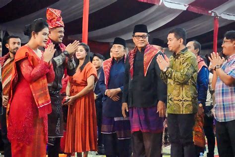 Galeri Foto Perhelatan Merdang Merdem Kerja Tahun Kuta Medan Tahun