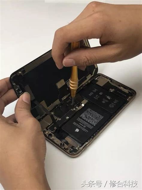 行業首拆！蘋果iphone Xs Max拆機機密都在這裡 每日頭條