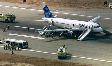 Jetblue Emergency Landing In Long Beach Cabin Filled With Smoke Video