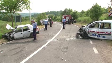 Ambulanta Cu Pacienti Pentru Dializa Implicata Intr Un Accident Grav